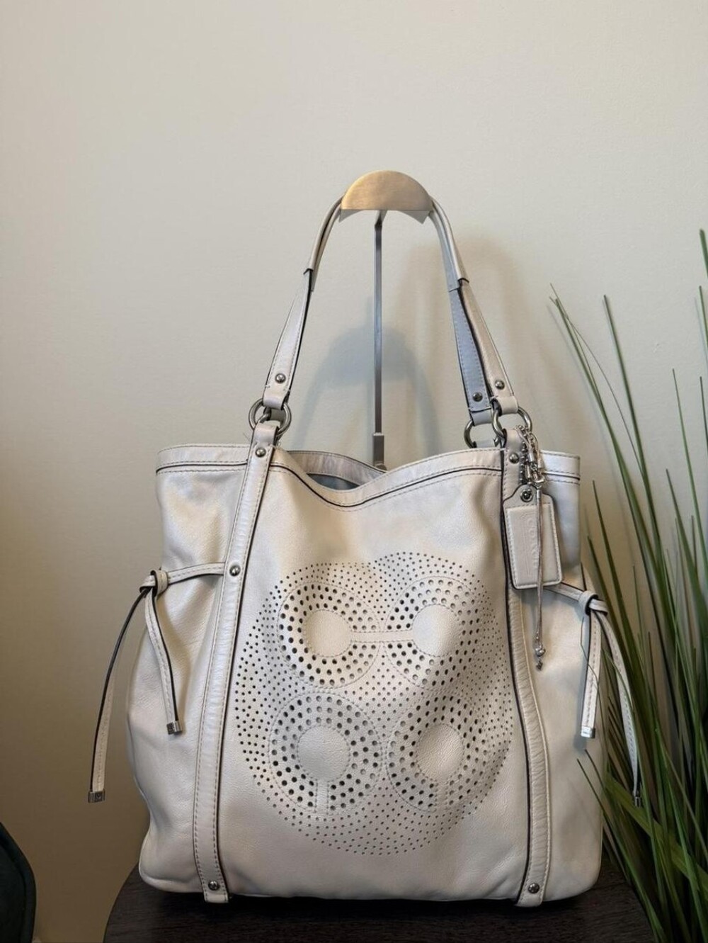 COACH Audrey White Leather Drawstring Tote 👜🍒